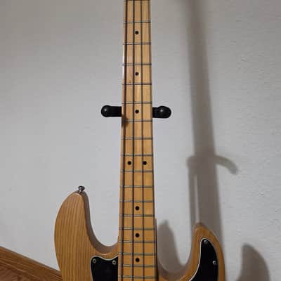 Peavey T-40 Bass Guitar image 5