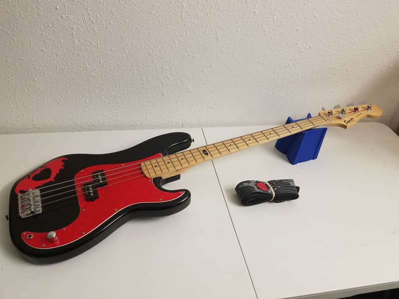 Squier by Fender Pete Wentz Signature Precision P Bass Black W