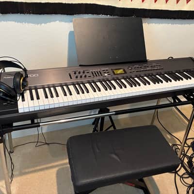 Roland RD-700 88-Key Digital Stage Piano 2001 - 2005 - Black