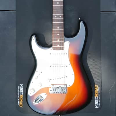2001 Fender American Stratocaster Left-Handed with Rosewood Fretboard 3-Color Sunburst image 2