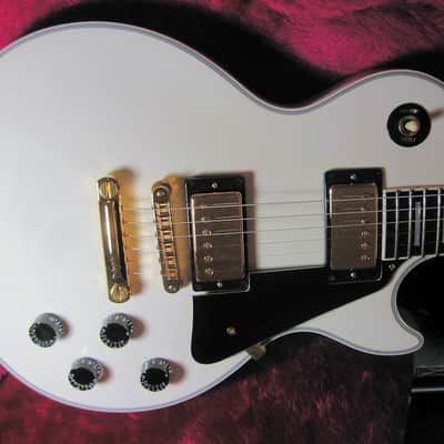 Les Paul's Personal 50th Anniversary White Custom Featured on his Autobiography~ The Collector's Package image 5