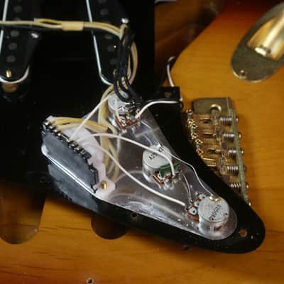1997-2000 Fender Stratocaster ST62-80 Texas Special, Crafted in Japan - 2 Tone Sunburst image 11