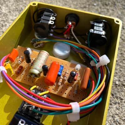 Spectre Electronics - Fuzz Sound MKIV Tone Bender OC140 Metallic Gold image 6