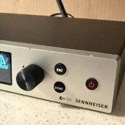 Sennheiser EW 500 G4-935 Handheld Wireless Microphone System with MMD 935 Capsule (AW+-Band: 470-558 MHz) 2010s - Black image 14