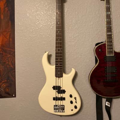 AriaPro 2 The Cat Bass 1981 - Gloss White image 1