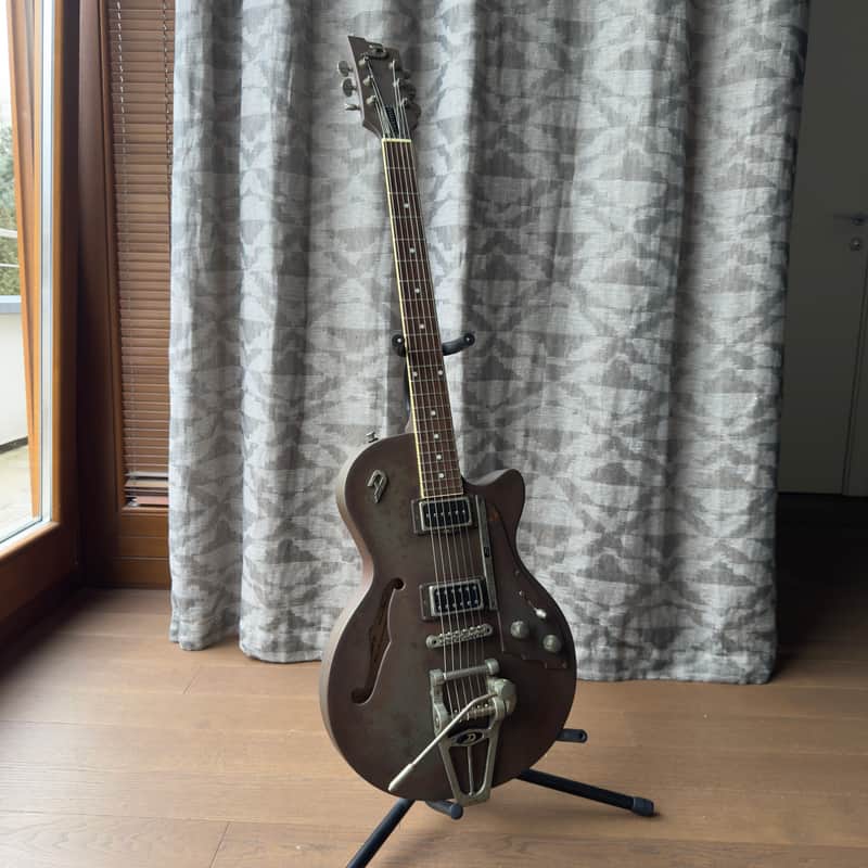 STARPLAYER TV Rusty Steel Custom Shop  w/ case image 1