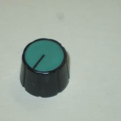 ONE lightly used genuine DOD Green & Black knob for 545-A Wah Filter or 565 Stereo Chorus (Performer Series) NO pedal - NO other items, 1980s, hard plastic, Green TOP, Black SIDES, Black Top EDGE, Black Position LINE image 4