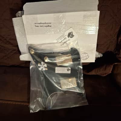 Dragon Fire Prewired-Loaded Strat Pickguard HH 2 Humbucker, 3 Ply Black/Gold 2023 image 1