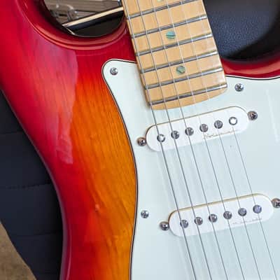 Fender American Deluxe Stratocaster 2006 (USA) DZ2035548 image 3