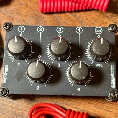Mini mixer plus a whole grip of mini cables image 2