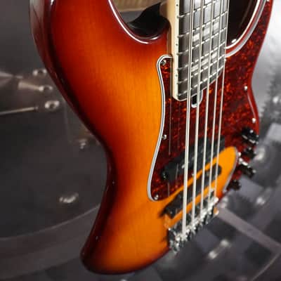 Sire Marcus Miller P7 Alder 5-String Bass Tobacco Sunburst w/ OHSC image 10