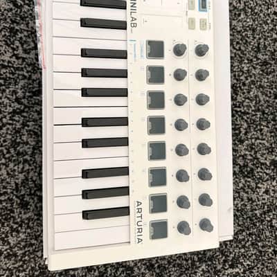 Arturia MiniLab MkII 25-Key MIDI Controller 2017 - Present - White image 2