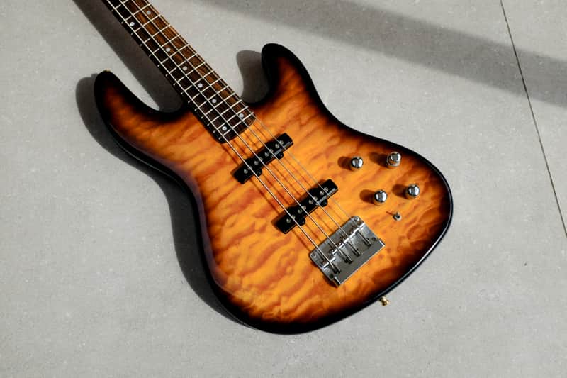 Fender Deluxe Jazz Bass 24