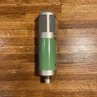 Universal Audio Bock 187 Large Diaphragm Cardioid Condenser Microphone imagen 4