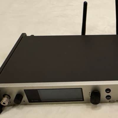 Sennheiser EM 300-500 G4 Wireless Receiver (GW1-Band: 470-558 MHz) image 1