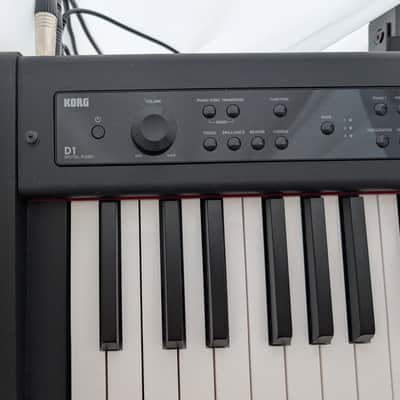 Korg D1 88-key digital stage piano in excellent condition (original box included). image 3