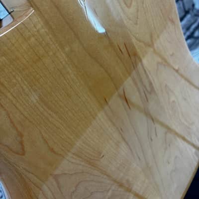 1985 Rickenbacker 4003 - Mapleglo with Black Hardware / Black Trim image 22