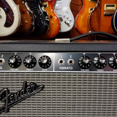 Fender '65 Deluxe Reverb Reissue 22-Watt 1x12" Guitar Combo image 4