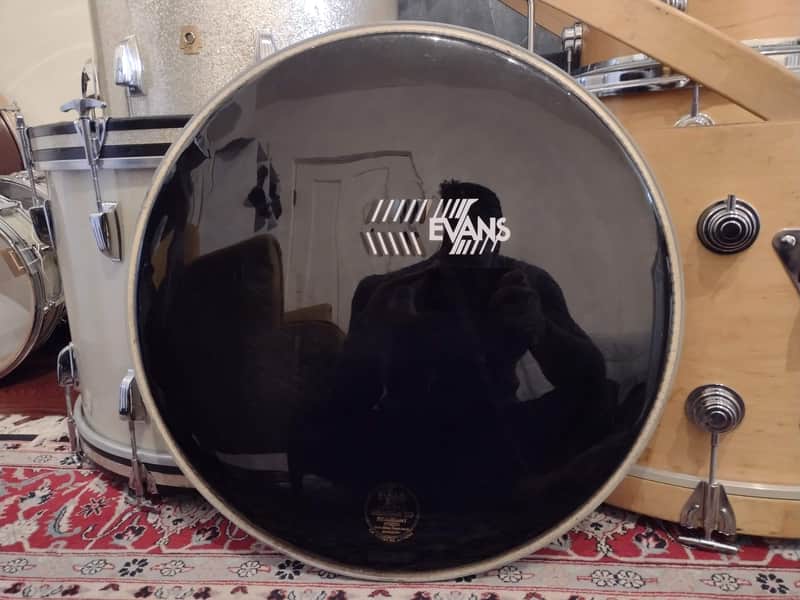 Evans 20" CAD / CAM Genera EQ Resonant Studio Bass Drum Head - Black image 1