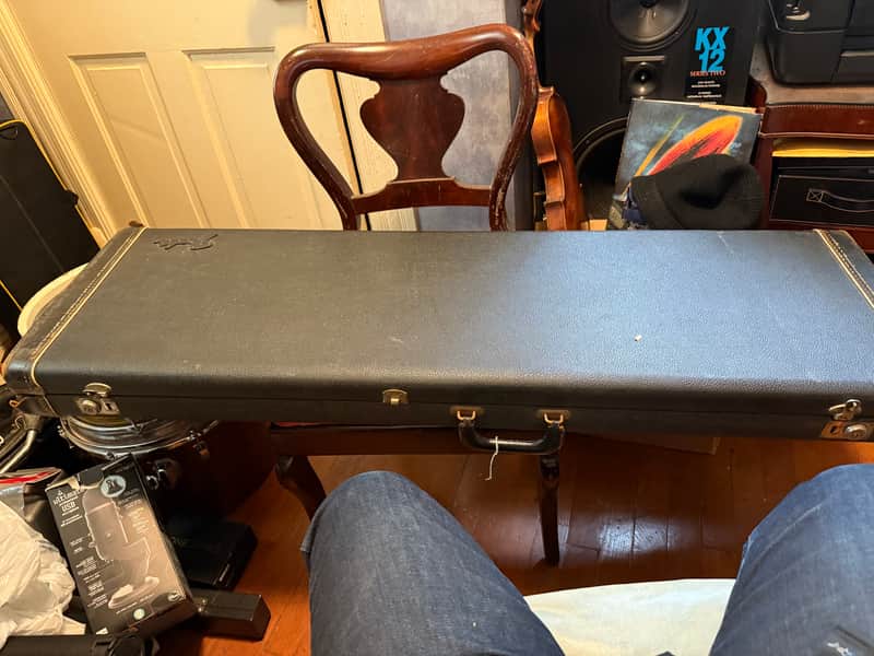 Fender Vintage fender bass guitar case. See details 60s - Black image 1