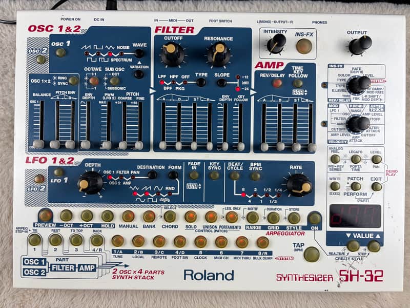 Roland SH-32 シンセサイザー ビンテージ 音源モジュール Roland SH-32 Desktop Synthesizer Module | Reverb
