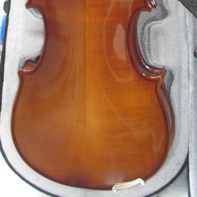 Skylark Model MV008 1/2 Size Violin image 3