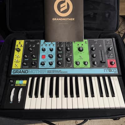 Moog Grandmother Synthesizer CIB w/ SR Series Case