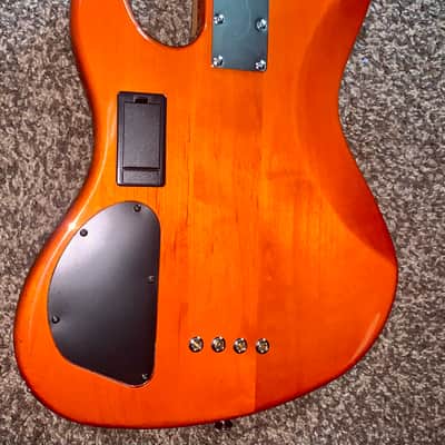 Fender Deluxe Jazz Bass quilted top Sunburst electric bass guitar Hardshell case image 9