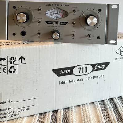 Universal Audio 710 Twin-Finity Microphone Preamp 2009 - Present - Silver image 2
