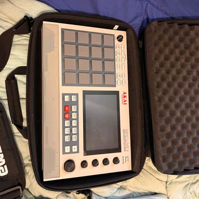 Akai MPC Live II Standalone Sampler / Sequencer Retro Edition 2020 - Present - Grey image 5