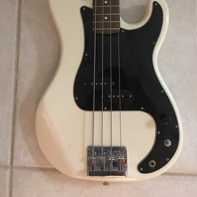 Vintage Dean Playmate Bass Guitar 1989 image 2