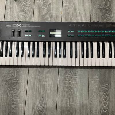 Yamaha DX 27