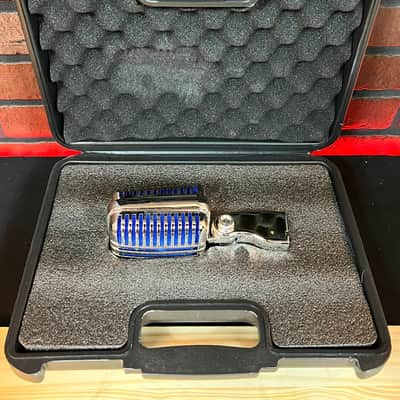 Stage Right by Monoprice Memphis Blue Classic Unidirectional Retro-Style Dynamic Microphone with Pop-free On/Off Switch and Protective Case image 6