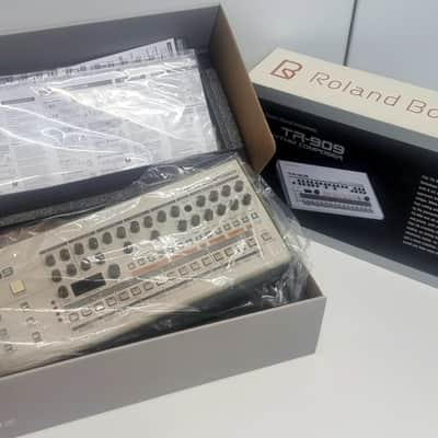 Roland TR-09 Rhythm Composer 2017 - Present - White -Grey image 5