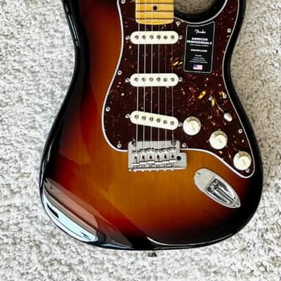 Mint Fender American Professional II Stratocaster, Sunburst with Case 7 lbs 11.8 oz image 9