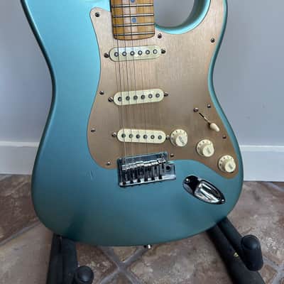 2002/3 Fender American Series Stratocaster image 4