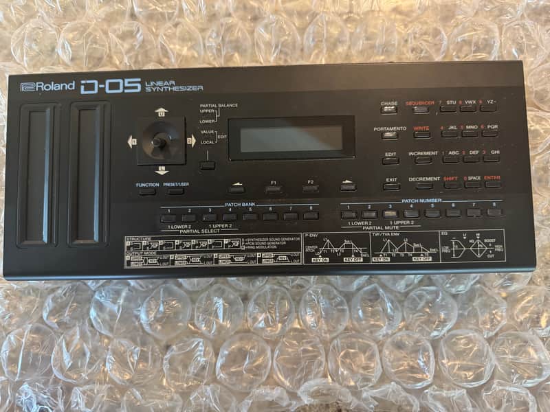 Roland D-05 Boutique Series Linear Synthesizer Sound Module