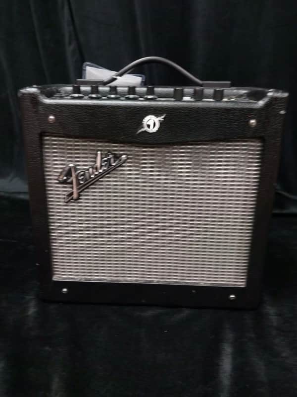 Fender Mustang I V.2 20-Watt 1x8" Modeling Guitar Combo - Black image 1
