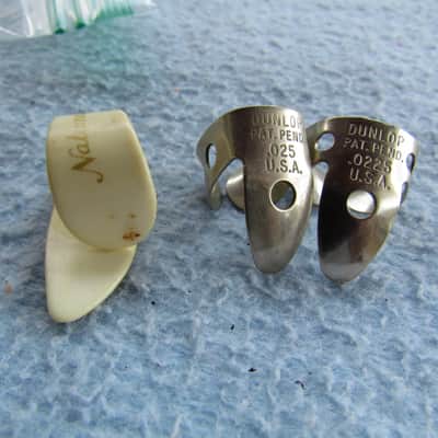 Dunlop Metal Fingerpicks And National Thumb Pick 2 Dunlop Fingerpicks & 1 Thumbpick image 1