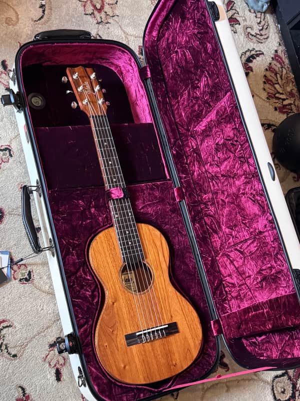 Mele Guitarlele Six String Ukulele- Natural w/ Case (Guilele/Guitalele) image 1