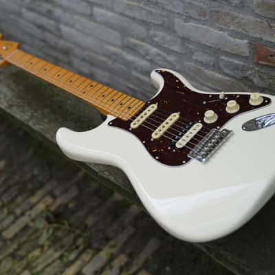 Fender American Professional II Stratocaster HSS - Olympic White image 7