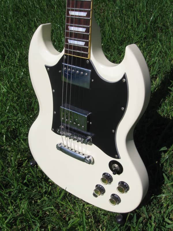 White MIJ Photogenic SG with Gibson deluxe tuners and open book