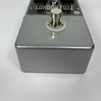 M & M London Fuzz Si - Excellent Condition with Box and Documents image 3