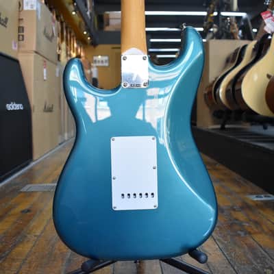 Fender Vintera III Late '60s Stratocaster Ocean Turquoise w/Padded Gig Bag image 3