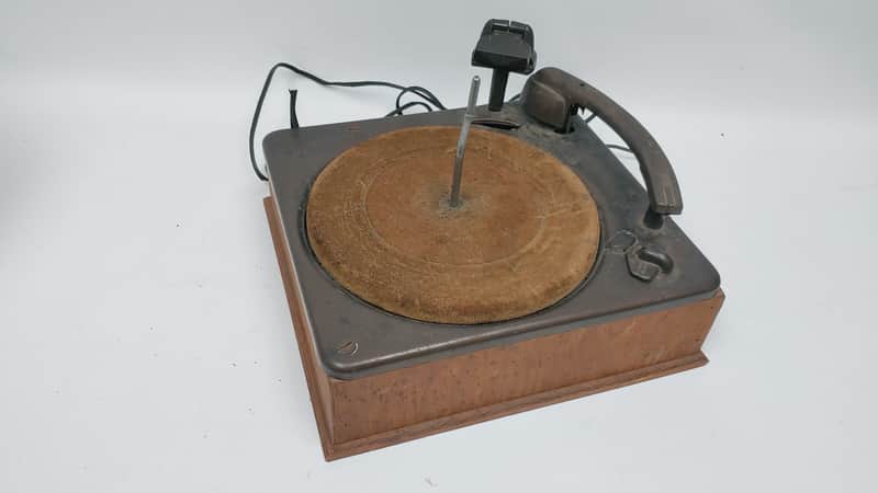 Antique Record Player for Parts / Repair / Decoration image 1