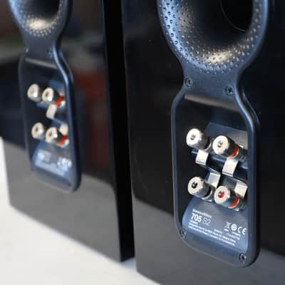 Bowers & Wilkins 705 S2 Gloss Black Bookshelf Speaker Pair image 7