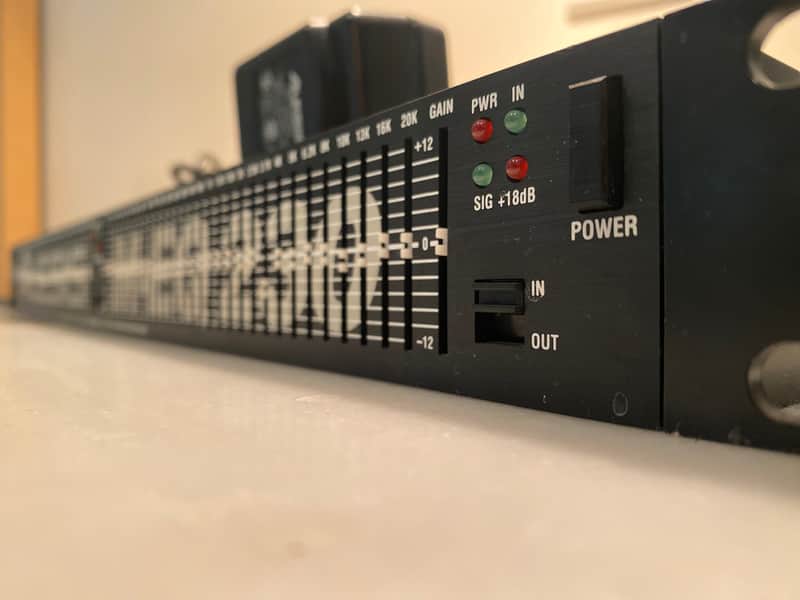 Immagine Alesis M-EQ-230 Dual 1/3 Octave Precision Equalizer — Rackmount EQ — Good Condition 1995 - Black - 1