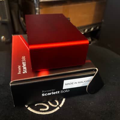 Focusrite Scarlett Solo 4th Gen with box and cable image 5