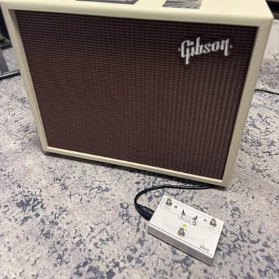 Gibson Dual Falcon 20 2-Channel 15-Watt 2x10" Guitar Combo 2024 - Present - Cream Bronco Vinyl with Oxblood Grille image 10
