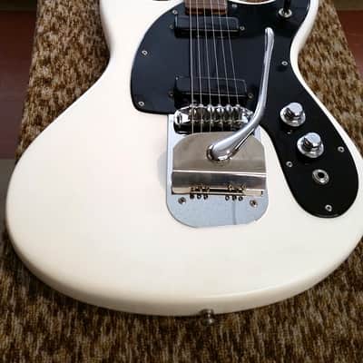 Mosrite The Ventures II 1965 White image 1